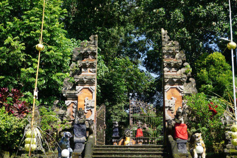 The gate to Besikalung Temple